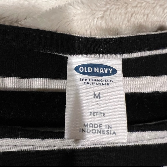 🦋2/$15🦋 Old Navy Black & White Striped Long Sleeve T-Shirt Dress - Picture 2 of 2